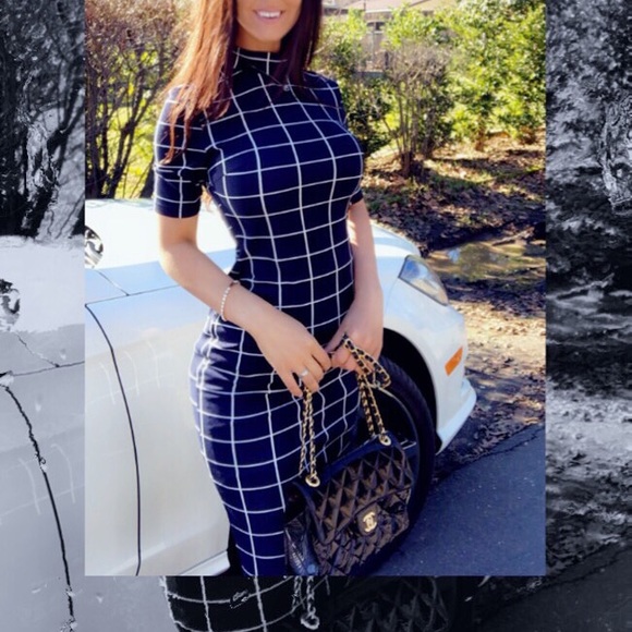 Dresses & Skirts - Gorgeous Midi dress